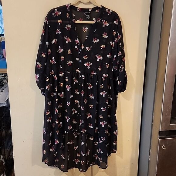 Super cute Torrid high low size 2 - Picture 1 of 5